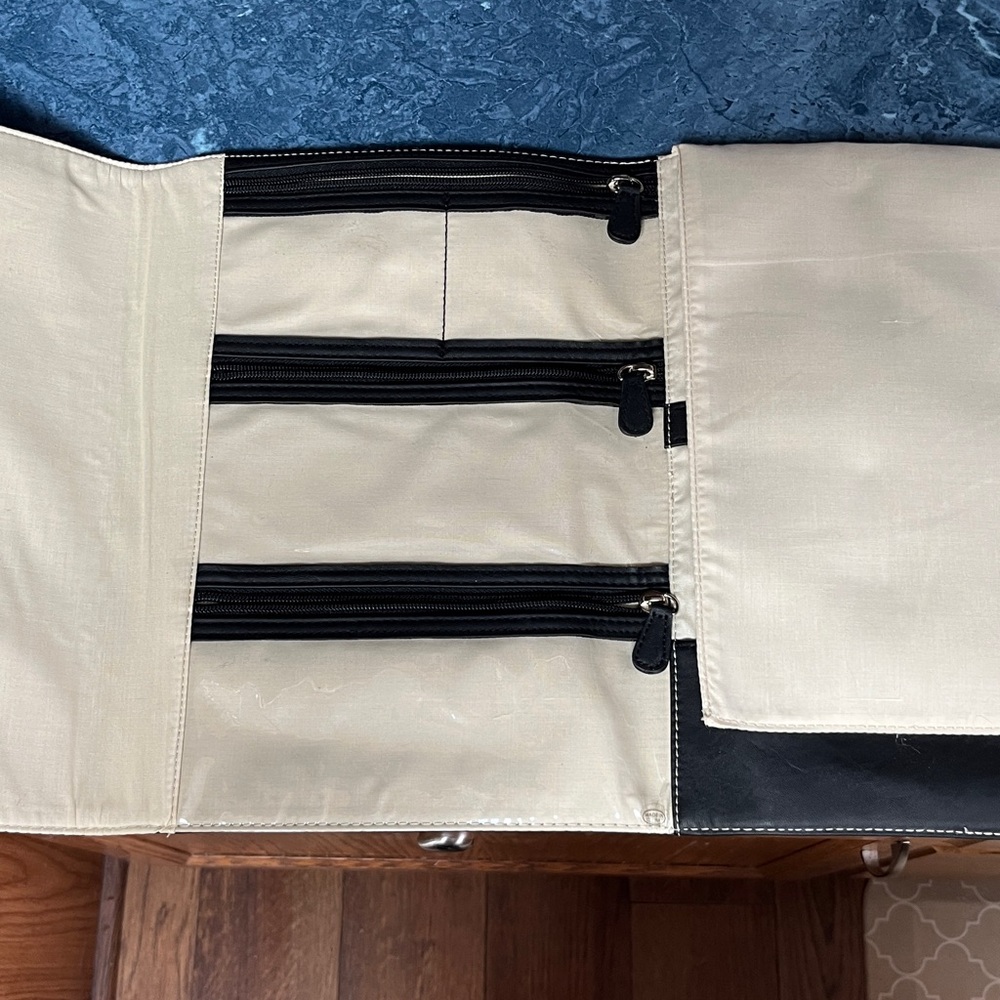 Black Quilted Faux Leather jewelry organizer - Picture 2 of 4